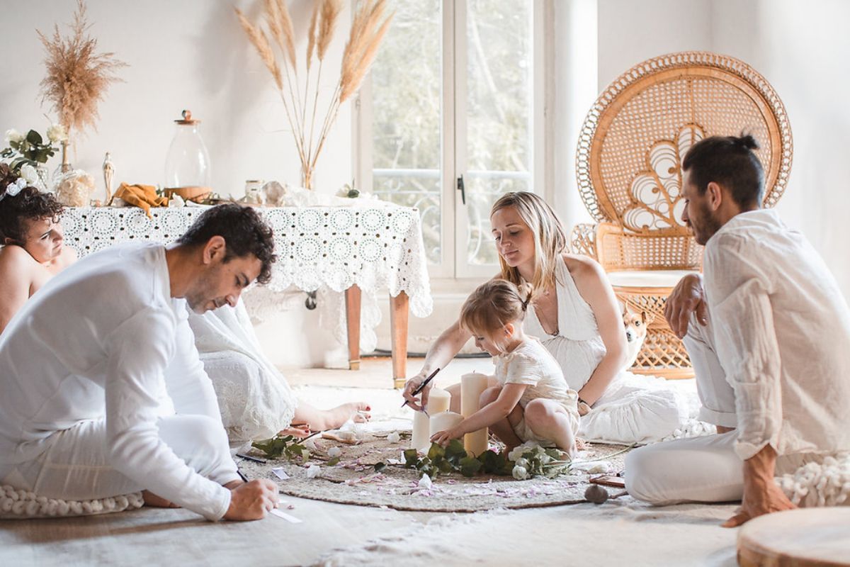 De plus en plus de futures mamans abandonnent la traditionnelle baby shower pour ce rituel venu d’ailleurs