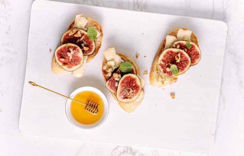 Des toasts aux figues et jambon serrano Lulu Nature