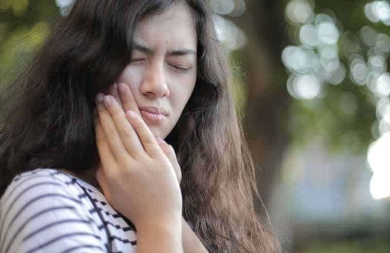 Douleur à la gencive : remèdes de grand-mère efficaces pour apaiser naturellement Lulu Nature