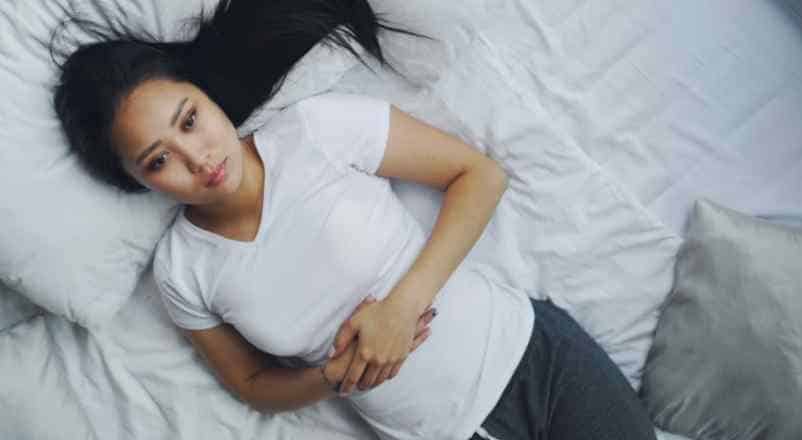 Je n’ai pas mes règles mais des pertes blanches : que signifie ce symptôme ? Lulu Nature