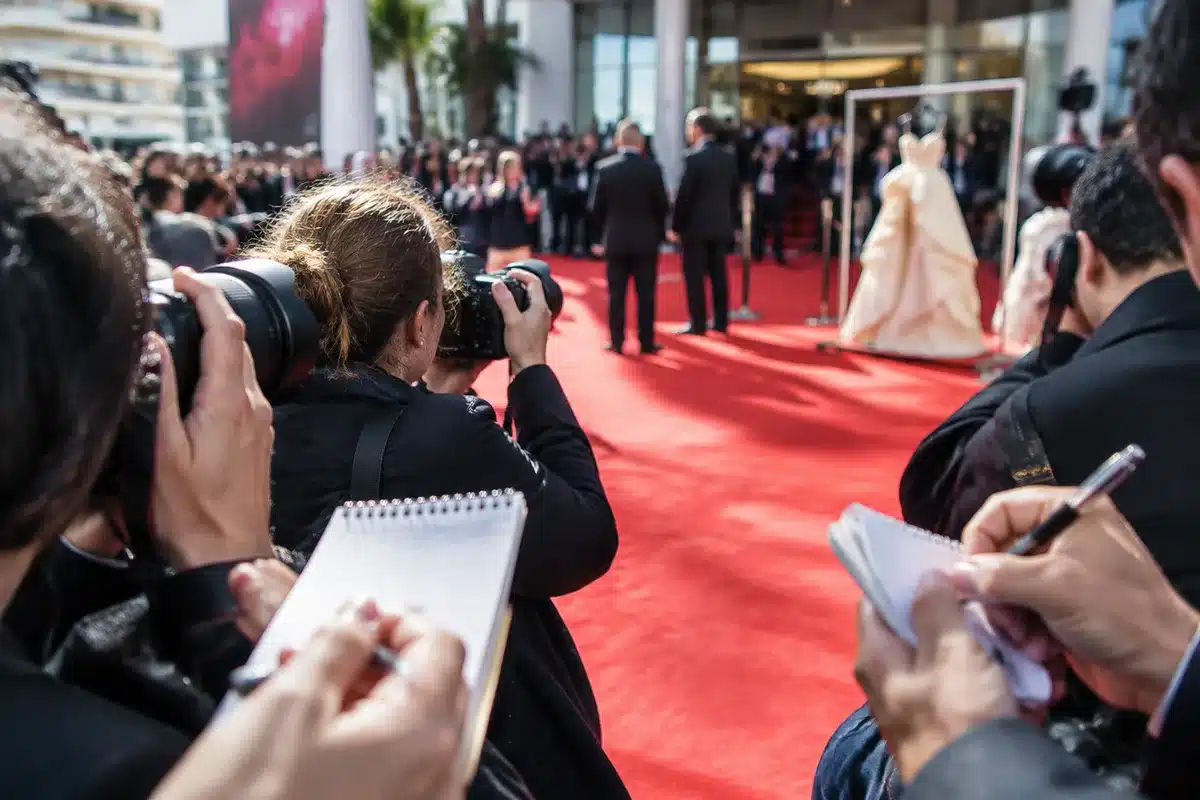 Angelina Jolie enceinte à Cannes : rayonnante à 48 ans sur le tapis rouge